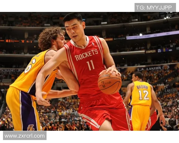 姚明投球精彩瞬间回顾见证篮球巨星的非凡技艺与激情时刻 姚明投球精彩瞬间回顾见证篮球巨星的非凡技艺与激情时刻