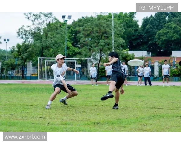 杭州飞盘队在全国飞盘配合排行榜中荣获第六名展现出强劲实力与团队合作精神